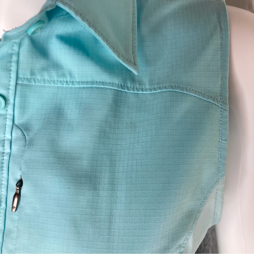 ✨ Columbia Sleeveless Button-Up Top – Lightweight & Adventure Ready 💙🌿✨ - Picture 15 of 16